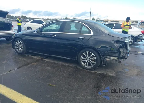 2018 Mercedes-Benz C 300 z USA, uszkodzony, nr VIN WDDWF4JB7JR405162